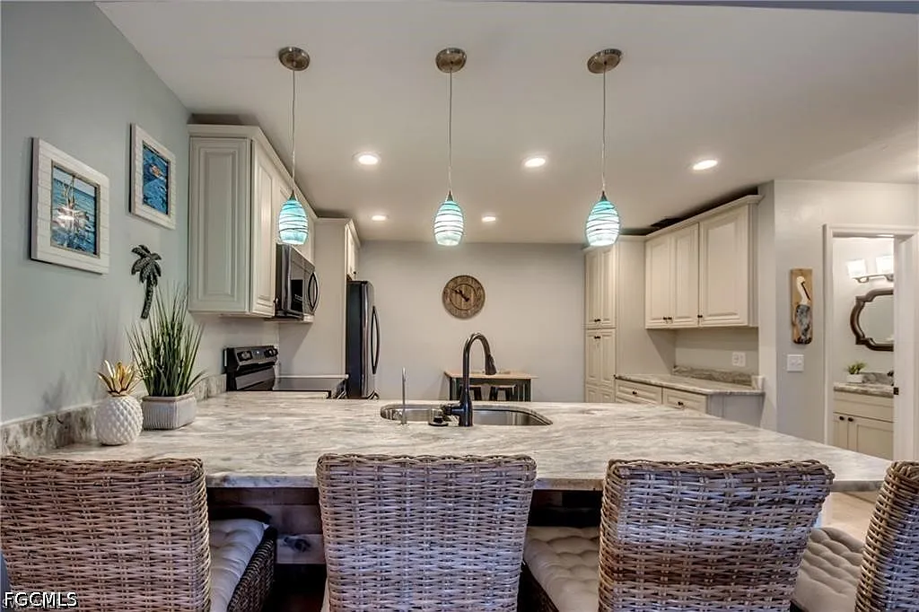 2 bed, 1.5 bath, 1006 sqft, $1,650 — Photo 3
