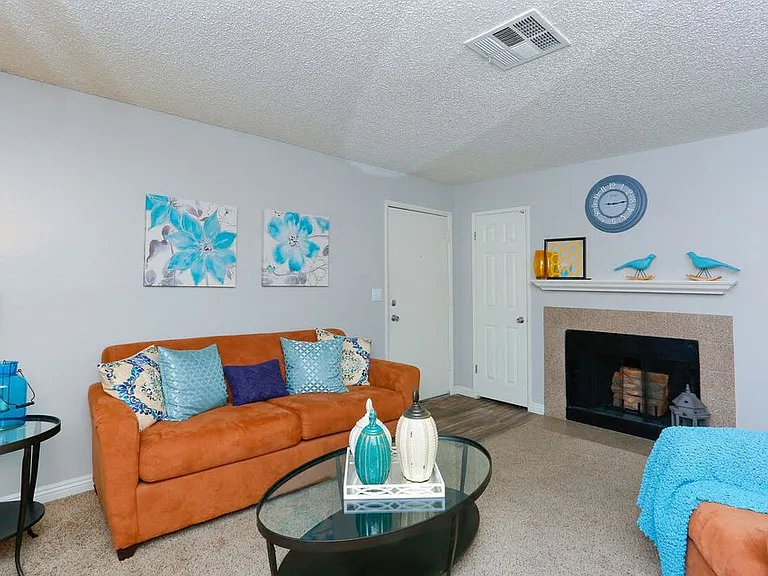 Cabana Club Apartments — Photo 22