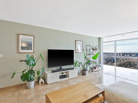 4th image of 380 Mountain Rd APT 1015