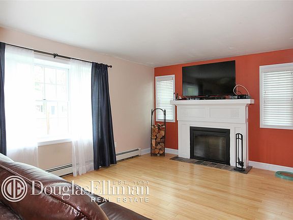 4th image of 72 S Washington Ave