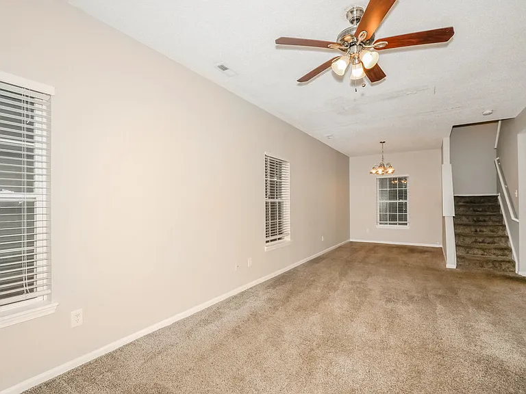 8020 Lake Tree Cir — Photo 4