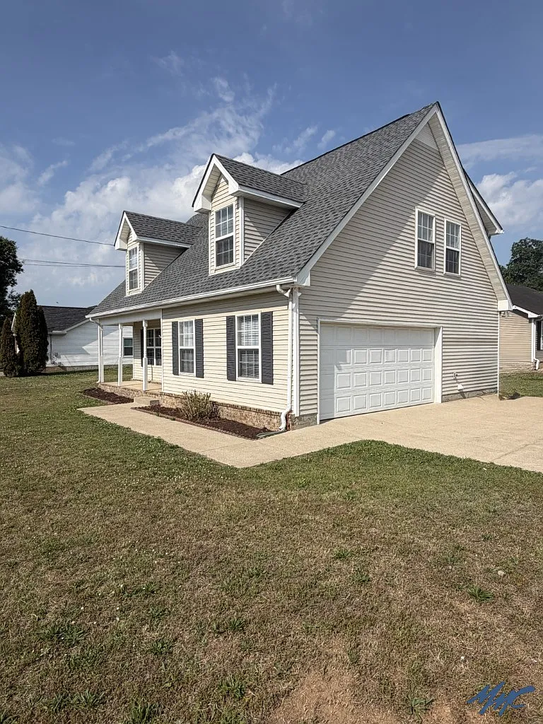 Building Photo - 1135 Eastwoods Dr