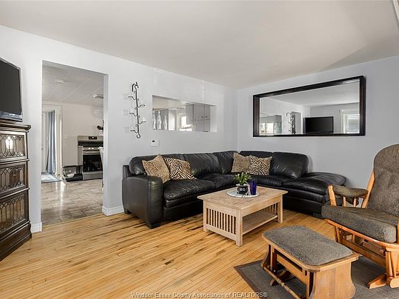 4th image of 1025 William St