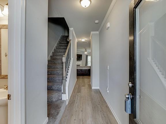 4th image of 3705 Acorn Dr #33