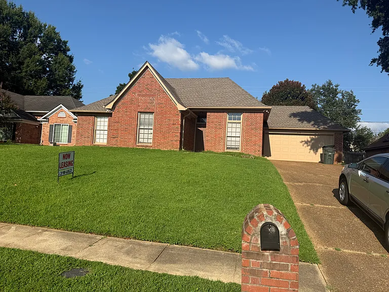 676 Cairn Creek Dr — Photo 1