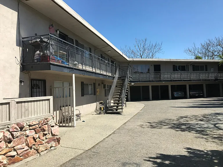 1590 Frisbie Ct #6 — Photo 4