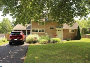 273 Red Cedar Dr, Levittown, PA 19055