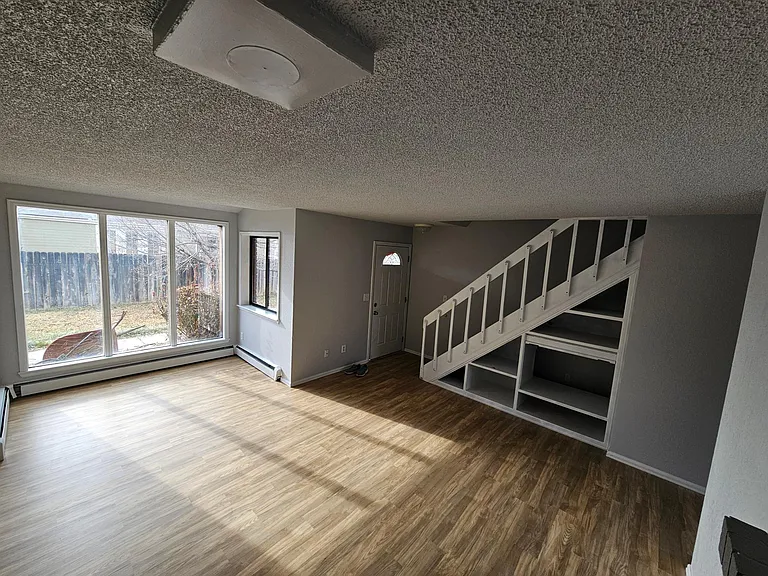 547 Pearce Ave — Photo 2