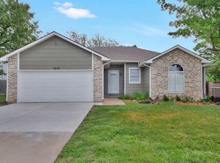 1218 S Fox Run, Wichita, KS 67207