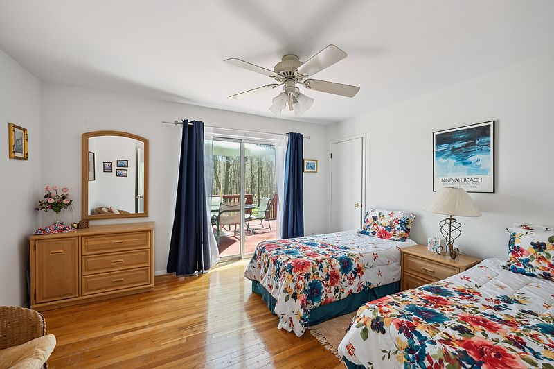 8 Lincoln St, Sag Harbor, NY 11963 | Out East