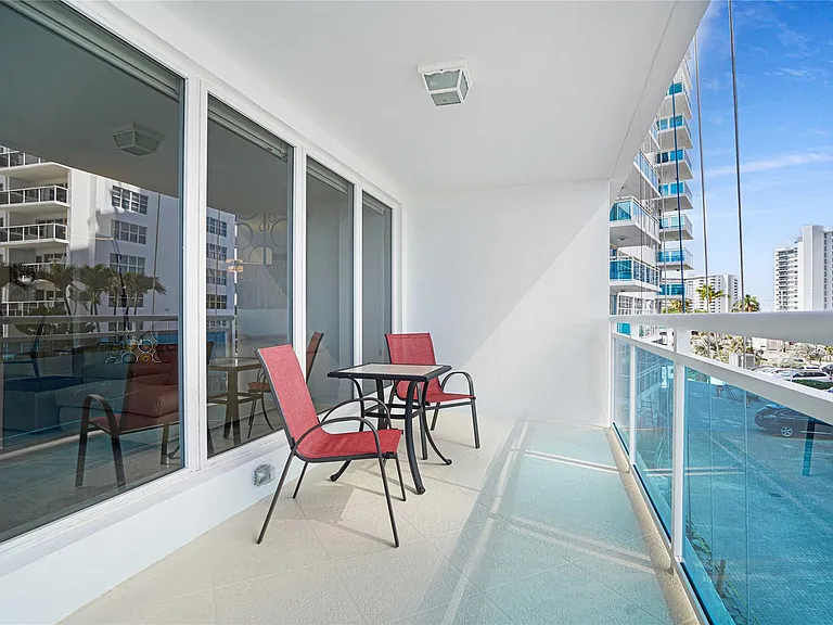 3430 Galt Ocean Dr #304 — Photo 31