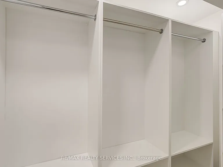 5133 Cherryhill Cres — Photo 31