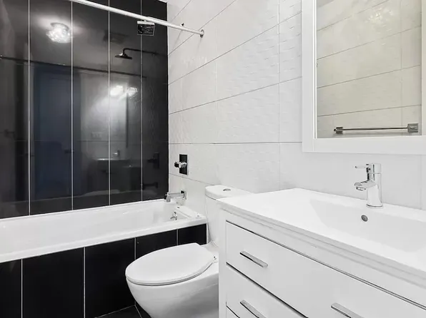 9 Lexington Avenue image 4 of 11