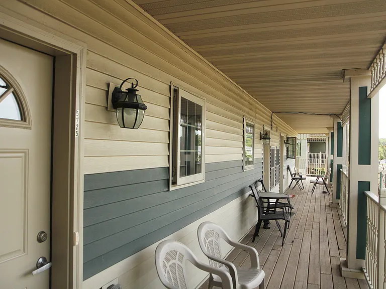5733 Lexington St — Photo 3