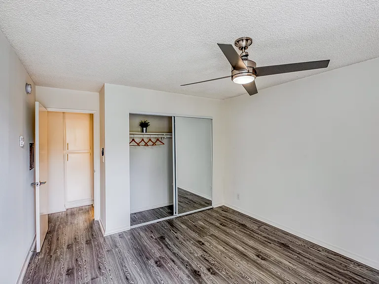 526 Ardmore — Photo 17