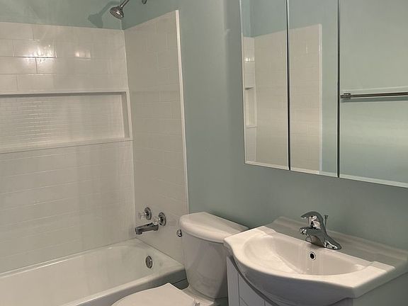 3rd image of 920 1st Ave SE #3