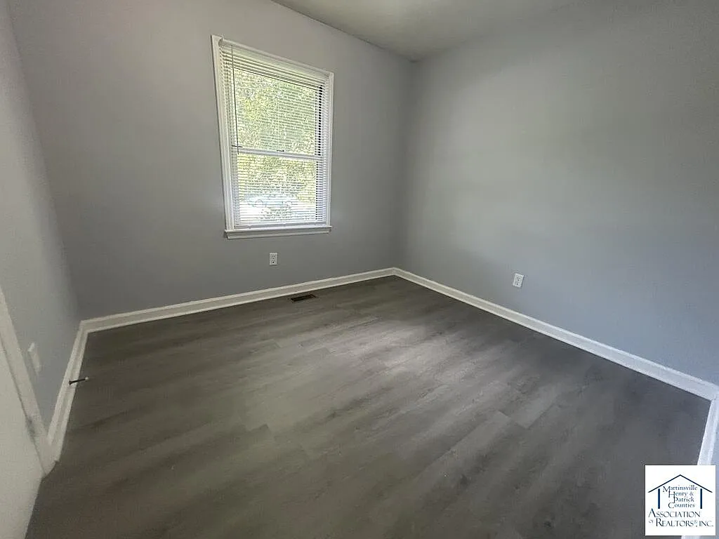 3 bed, 960 sqft, $1,150 — Photo 4