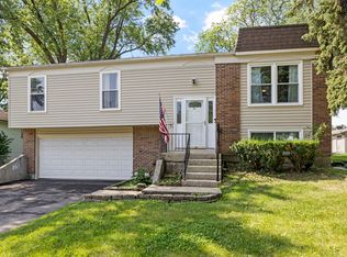 125 E Robinhood Way, Bolingbrook, IL 60440