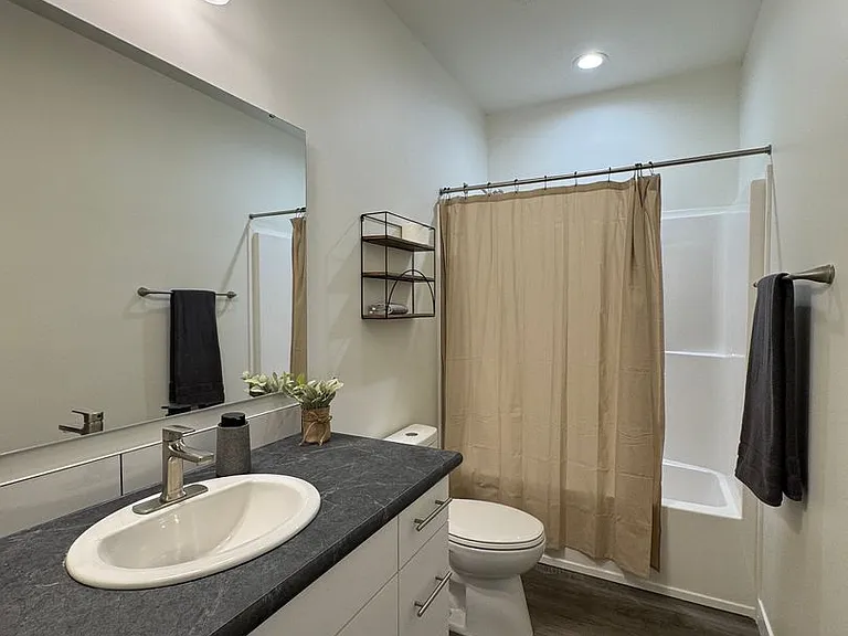 Bellaire Lofts — Photo 14