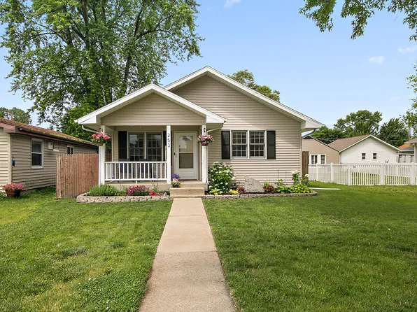 253 N Jackson Ave, Bradley, IL 60915