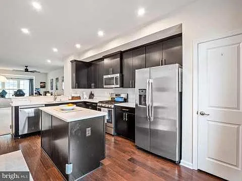 2 bed, 2.5 bath, 1740 sqft, $2,725 — Photo 4