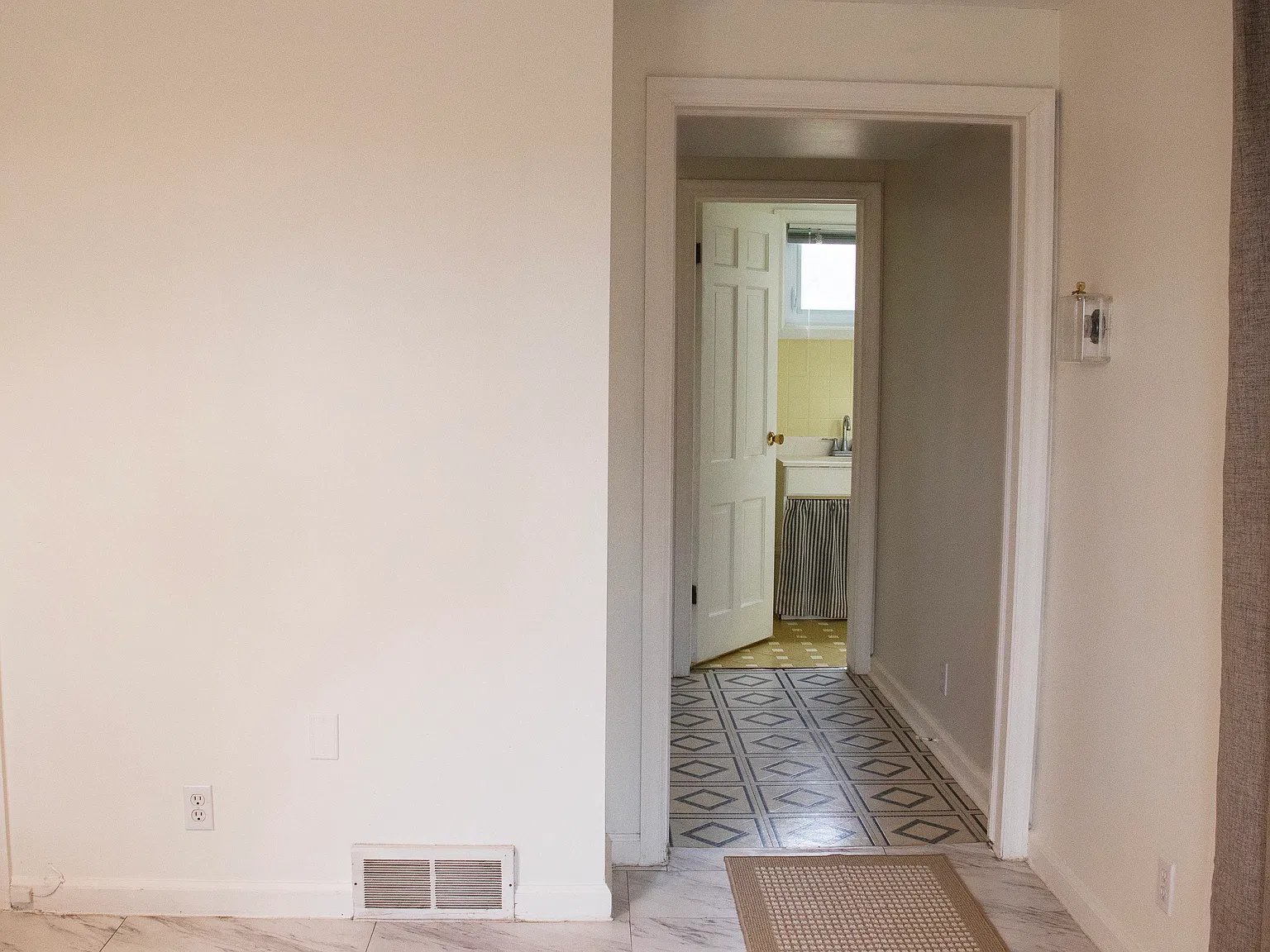 8388 S Hillcrest Dr — Photo 3