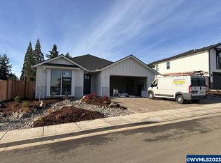 517 NW Crater Lake Dr, Dallas, OR 97338