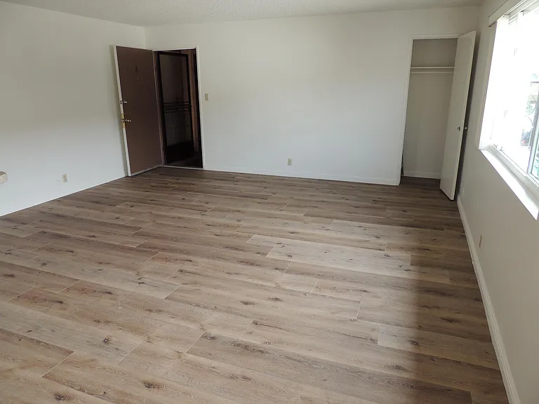321 Gladys Ave #4 — Photo 5