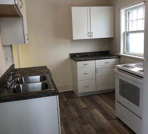 3rd image of 1022 Eureka St #B2