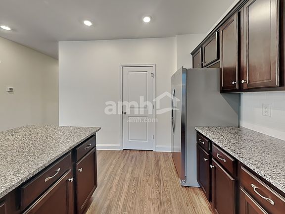 5th image of 1124 Bentley Park Dr