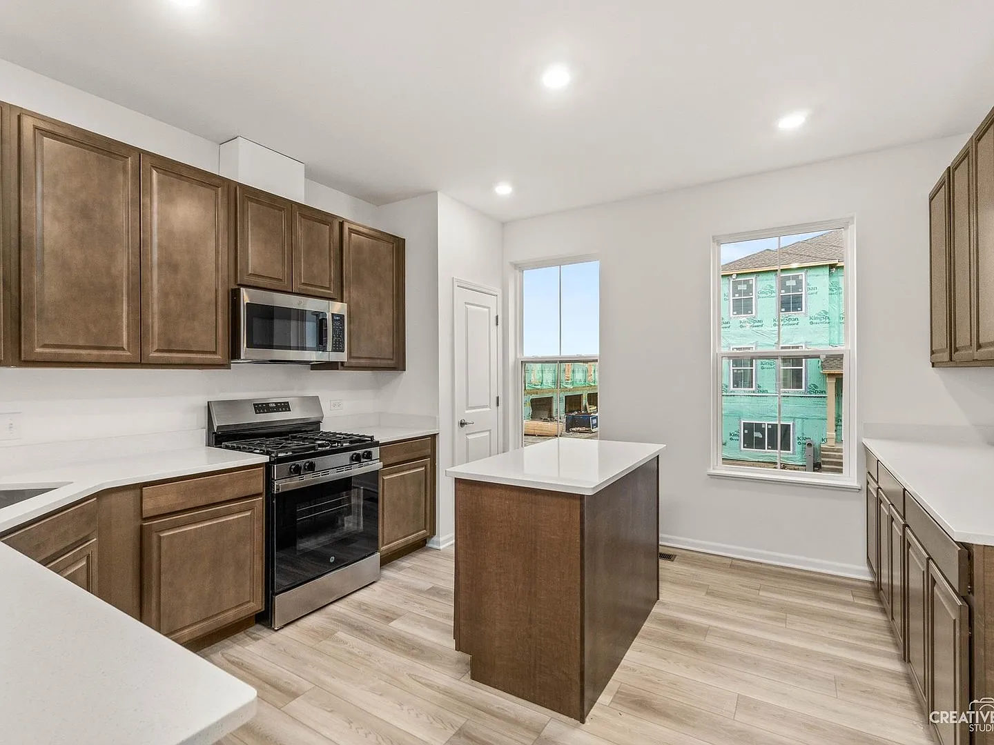 3 bed, 2.5 bath, 2039 sqft, $3,000 — Photo 4