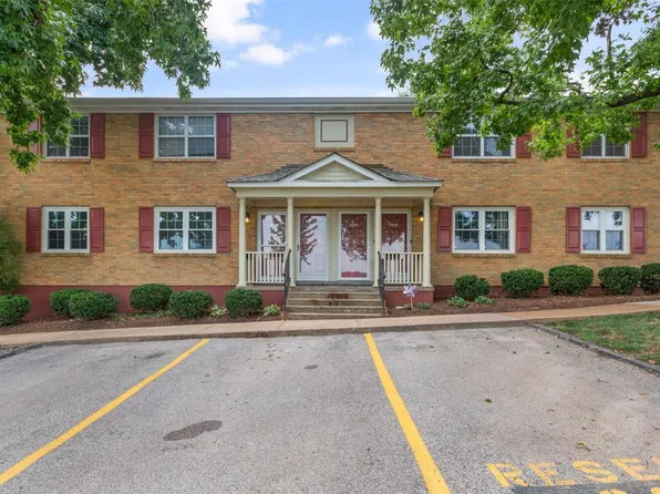 8846 Eager Rd, Saint Louis, MO 63144