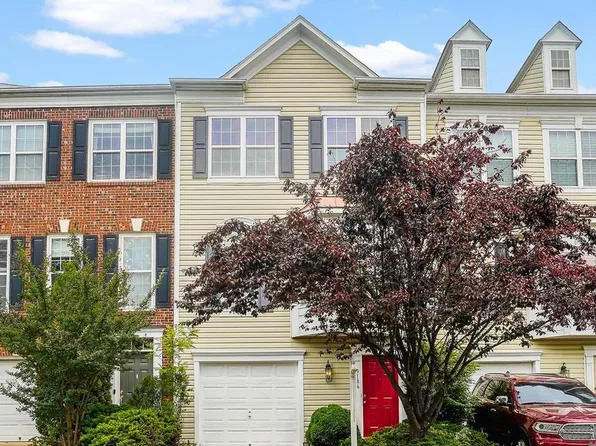 5186 Fiery Dawn Ct, Centreville, VA 20120