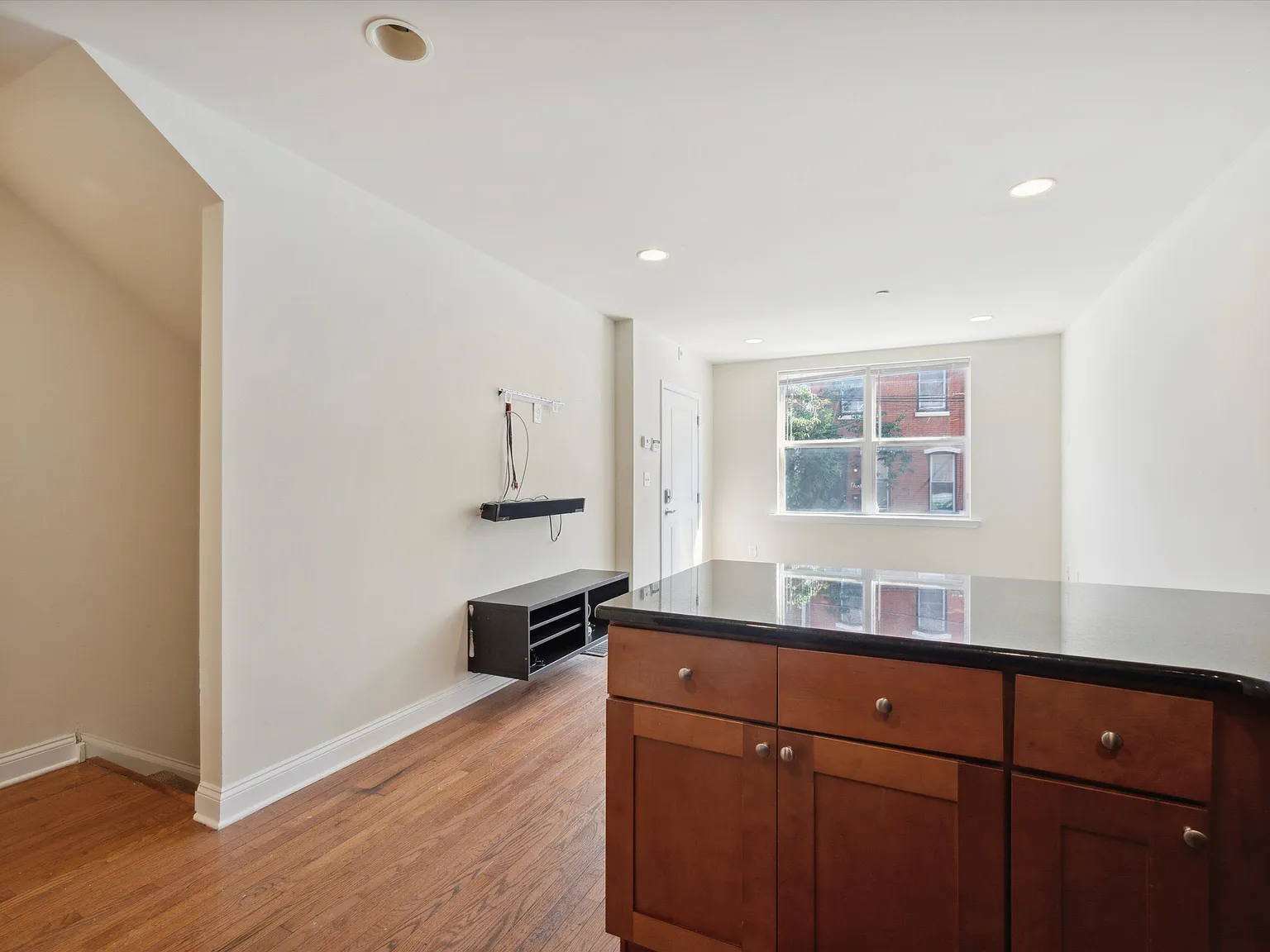 1705 Arlington St Unit A — Photo 4
