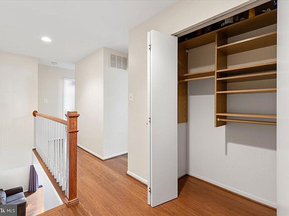 4th image of 2200 S Quincy St #1
