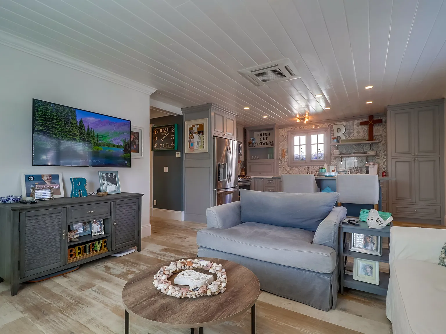 2 bed, 760 sqft, $4,700 — Photo 1