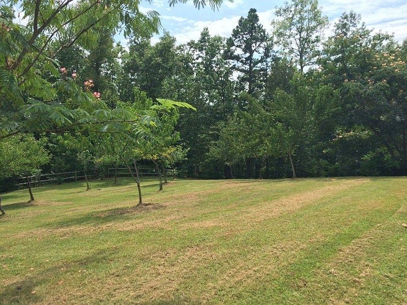 2nd image of 1686 Vineyard Rdg
