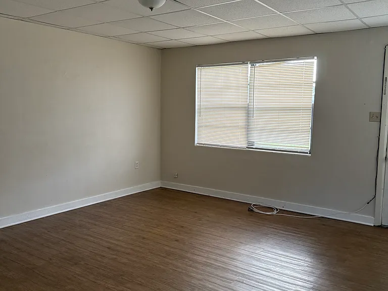 120 Laurel Oak St #2 — Photo 2