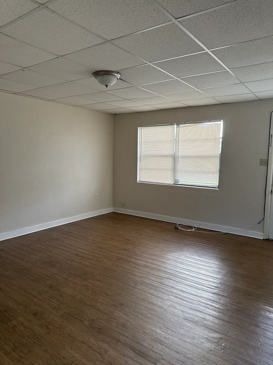 Building Photo - 120 Laurel Oak St #2