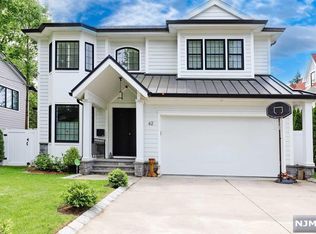 62 Day Ave, Tenafly, NJ 07670