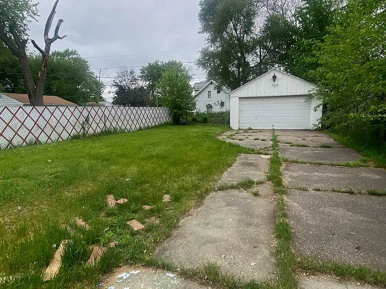 Bricker Ave — Photo 13