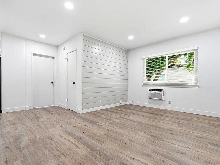 14535 1/2 Dickens St #1/2 — Photo 7