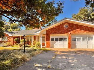 1403 Amarillo St, Plainview, TX 79072