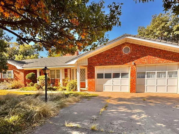 1403 Amarillo St, Plainview, TX 79072