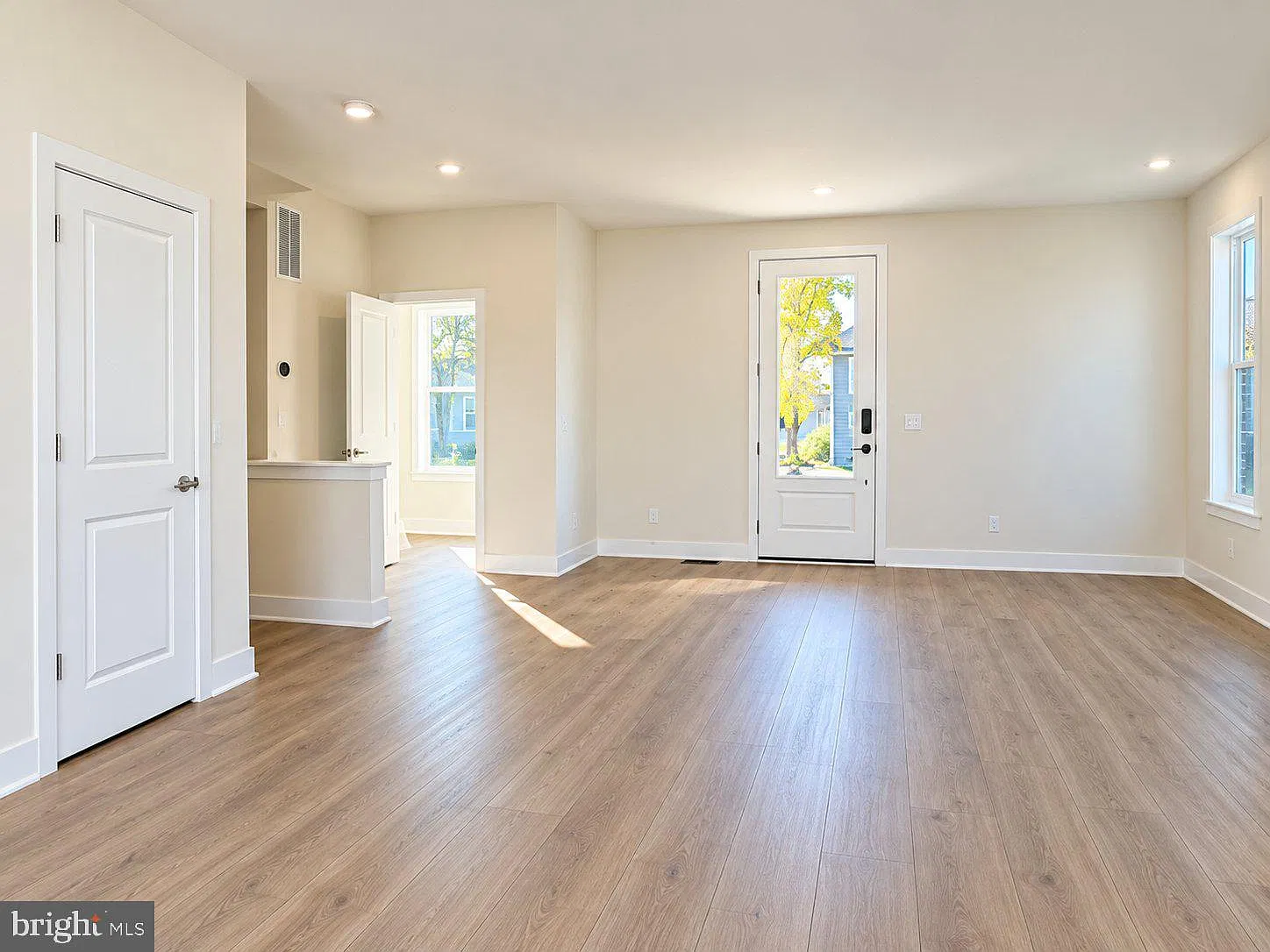 3 bed, 3.5 bath, 2225 sqft, $3,800 — Photo 2