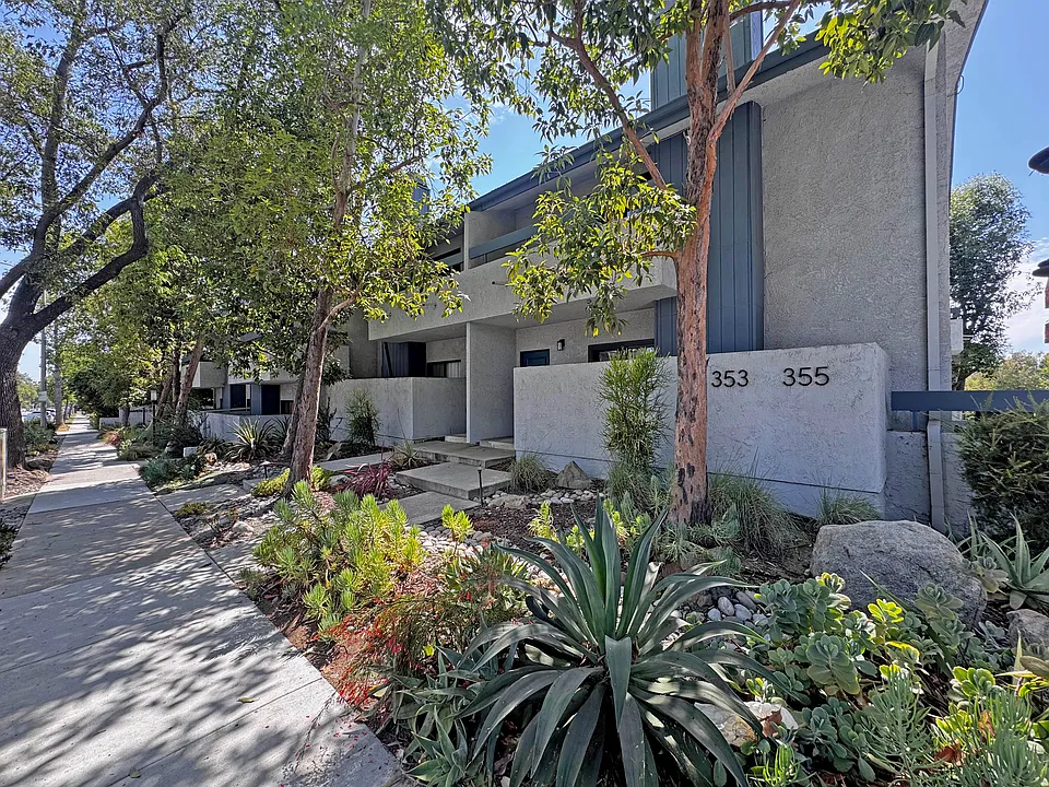 355 S Marengo Ave #304