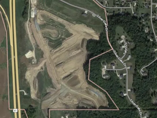 8674 Jovie Ct, Dubuque, IA 52003