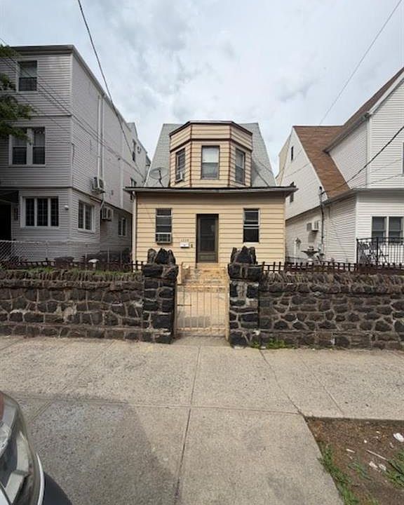 1st image of 1209 37th St
