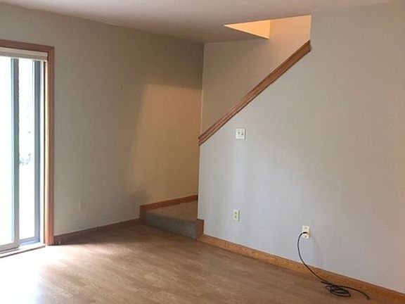 5th image of 152 McKeen St APT B5
