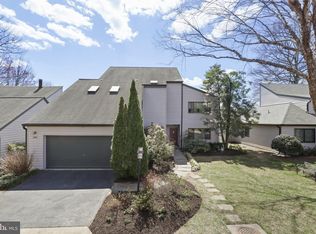 2113 S Bay Ln, Reston, VA 20191